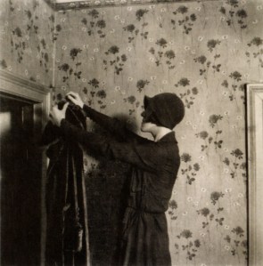 Manteau suspendu dans le vide